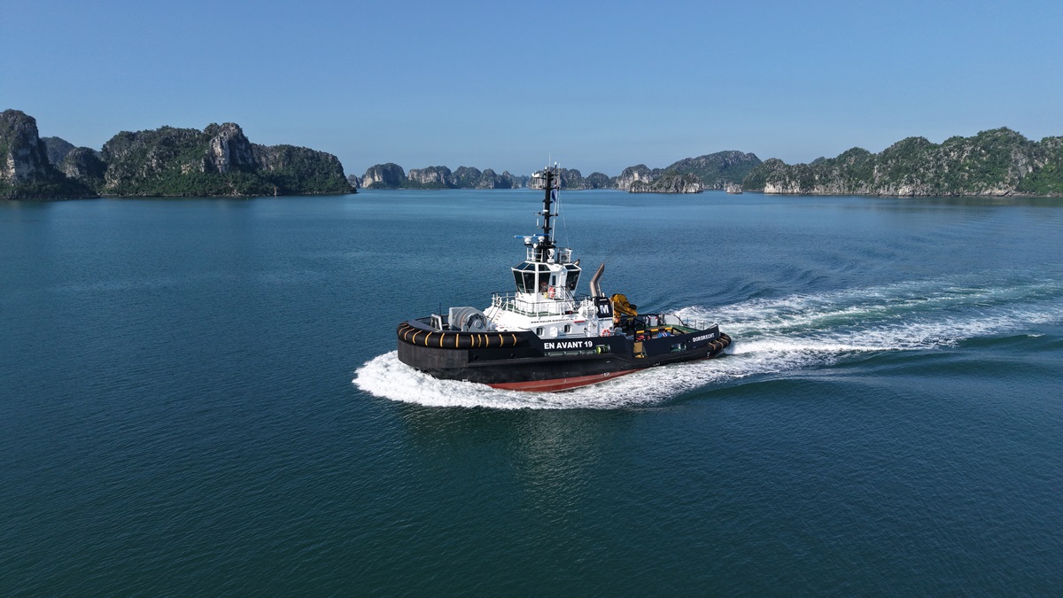 Damen delivers ASD Tug 2811 En Avant 19 to Muller Dordrecht