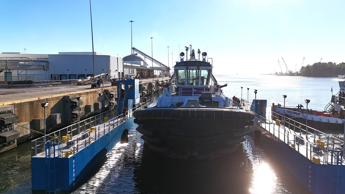 Master Boat Builders Launches Sixth Rapport 2800 Tugboat for Gulf LNG and Moran Towing Partnership