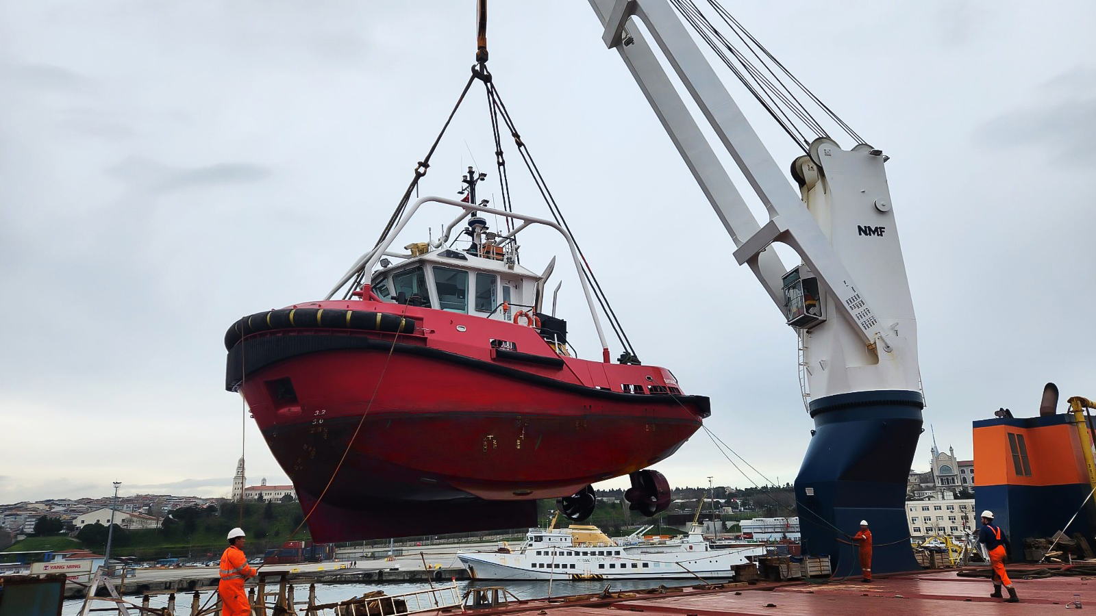 Sanmar delivers compact harbour tug to French port