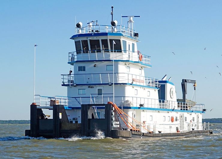 Metal Shark Alabama delivers inland towboat to FMT