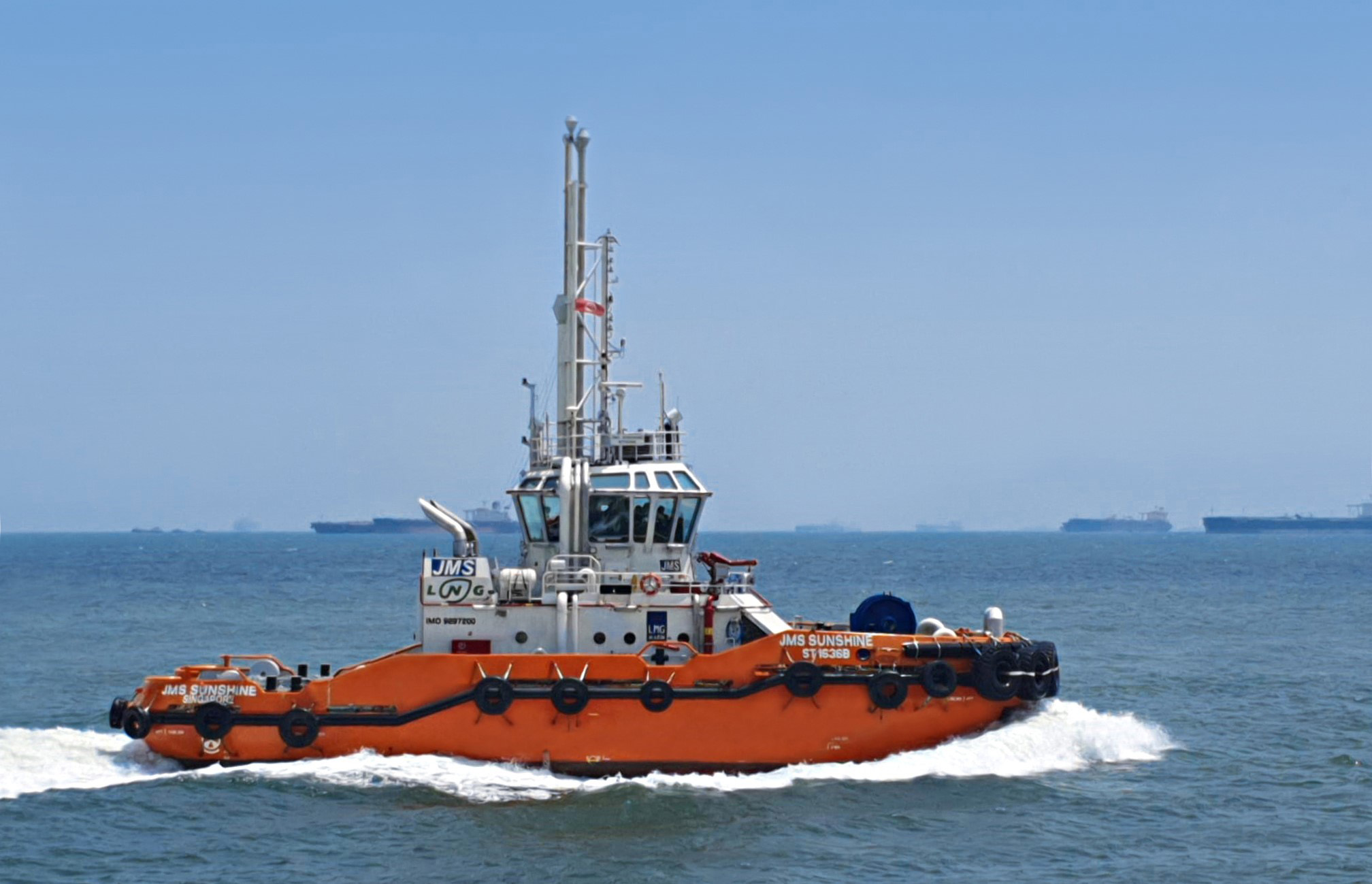 First LNG tugboat with Hybrid system goes into operation in Singapore with MTU gas engines from Rolls-Royce