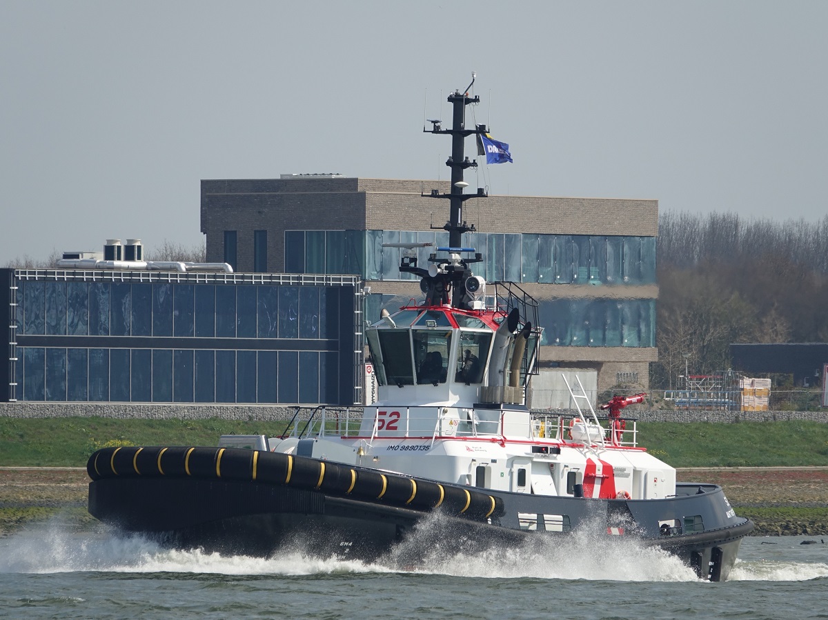 Port of Antwerp expands its fleet with energy-efficient tugs