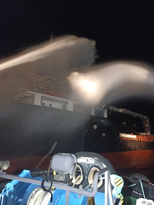 This image has an empty alt attribute; its file name is buyuk-med-marine-supported-the-fire-extinguishing-work-on-the-dry-cargo-ship-with-the-med-xxv-tugboat-in-the-black-sea-region-319276-1671694137a.jpg